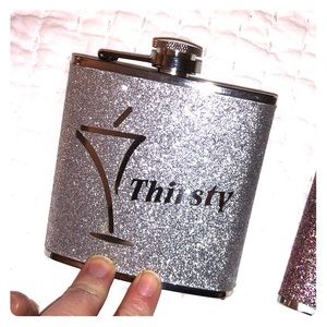 Set of 2 glitter flasks - brand new